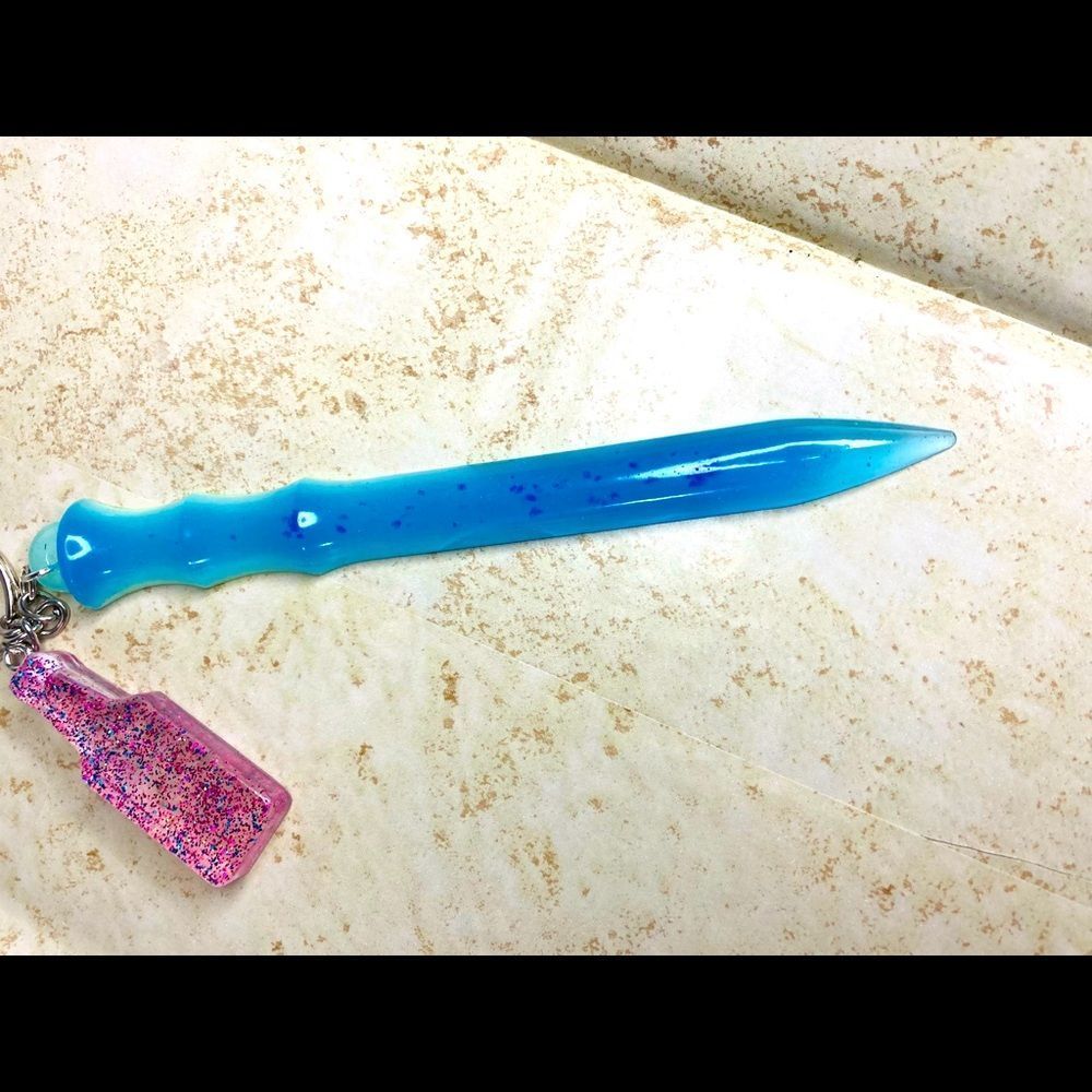 Glow in the dark self defense keychain